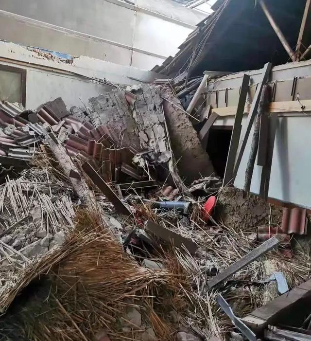 揪心！豆腐渣工程坍塌致3歲孩童身亡，引人深思