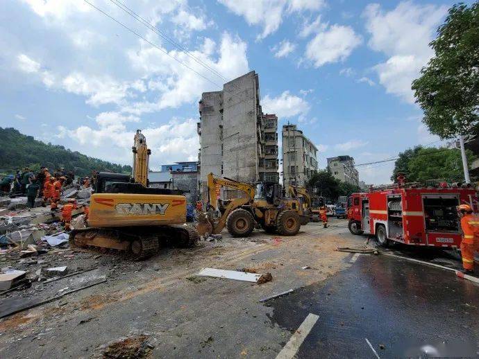 湖南郴州一幢自建房突然倒塌，農(nóng)村自建房屋如何自救？