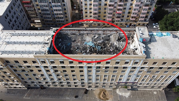 哈爾濱一辦公樓頂層坍塌！已致2死7傷，建筑安全應(yīng)該如何防范？